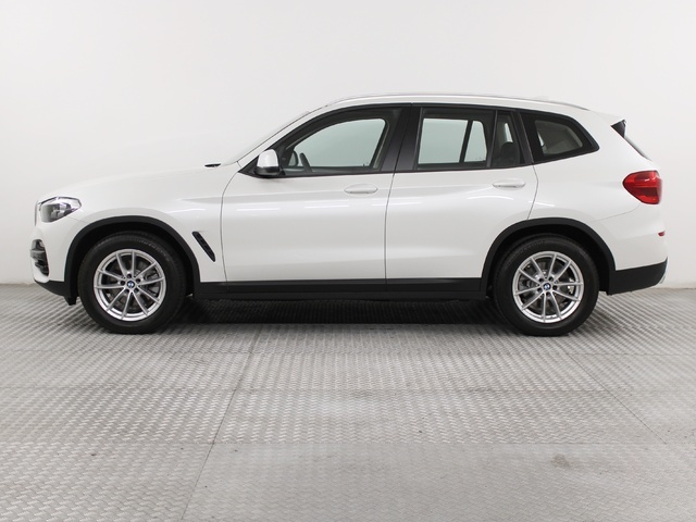 BMW X3 xDrive20d color Blanco. Año 2022. 140KW(190CV). Diésel. En concesionario Augusta Aragon S.A. de Zaragoza