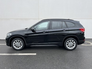 Fotos de BMW X1 sDrive18i color Negro. Año 2020. 103KW(140CV). Gasolina. En concesionario Novomóvil Oleiros de Coruña