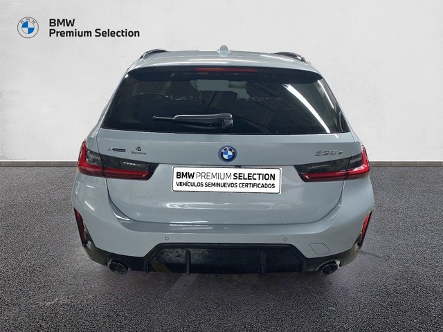 BMW Serie 3 330e Touring color Gris. Año 2024. 215KW(292CV). Híbrido Electro/Gasolina. En concesionario Marmotor de Las Palmas