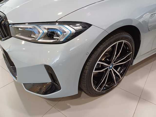 BMW Serie 3 330e Touring color Gris. Año 2024. 215KW(292CV). Híbrido Electro/Gasolina. En concesionario Marmotor de Las Palmas