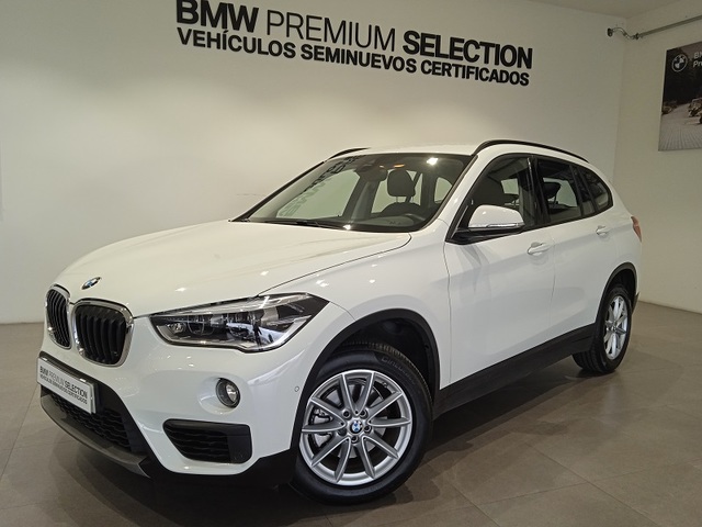 BMW X1 sDrive18d color Blanco. Año 2018. 110KW(150CV). Diésel. En concesionario ALBAMOCION CIUDAD REAL  de Ciudad Real