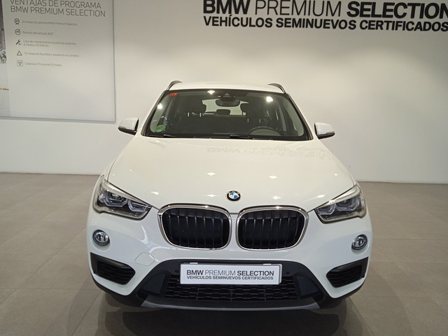 BMW X1 sDrive18d color Blanco. Año 2018. 110KW(150CV). Diésel. En concesionario ALBAMOCION CIUDAD REAL  de Ciudad Real