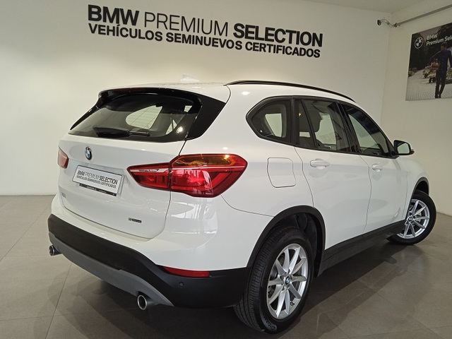 BMW X1 sDrive18d color Blanco. Año 2018. 110KW(150CV). Diésel. En concesionario ALBAMOCION CIUDAD REAL  de Ciudad Real