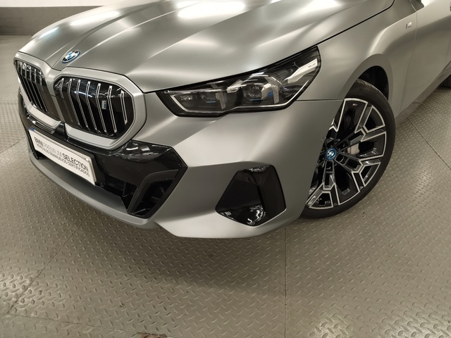 BMW i5 eDrive40 color Gris. Año 2023. 250KW(340CV). Eléctrico. En concesionario Autoberón de La Rioja