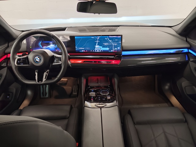 BMW i5 eDrive40 color Gris. Año 2023. 250KW(340CV). Eléctrico. En concesionario Autoberón de La Rioja