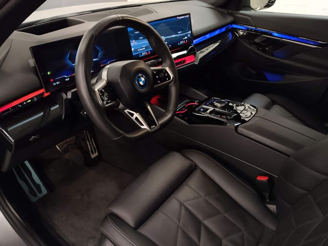 BMW i5 eDrive40 color Gris. Año 2023. 250KW(340CV). Eléctrico. En concesionario Autoberón de La Rioja