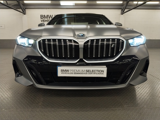 BMW i5 eDrive40 color Gris. Año 2023. 250KW(340CV). Eléctrico. En concesionario Autoberón de La Rioja