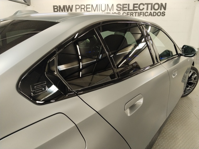 BMW i5 eDrive40 color Gris. Año 2023. 250KW(340CV). Eléctrico. En concesionario Autoberón de La Rioja