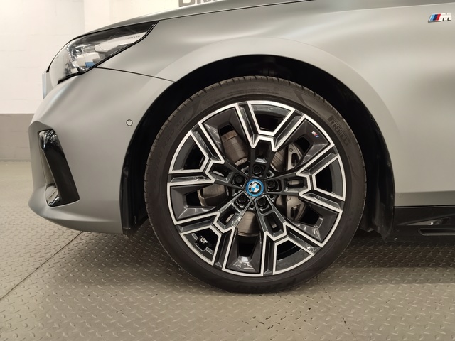 BMW i5 eDrive40 color Gris. Año 2023. 250KW(340CV). Eléctrico. En concesionario Autoberón de La Rioja