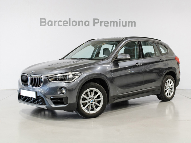 BMW X1 sDrive18i color Gris. Año 2019. 103KW(140CV). Gasolina. En concesionario Barcelona Premium -- GRAN VIA de Barcelona