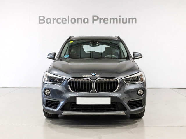 BMW X1 sDrive18i color Gris. Año 2019. 103KW(140CV). Gasolina. En concesionario Barcelona Premium -- GRAN VIA de Barcelona