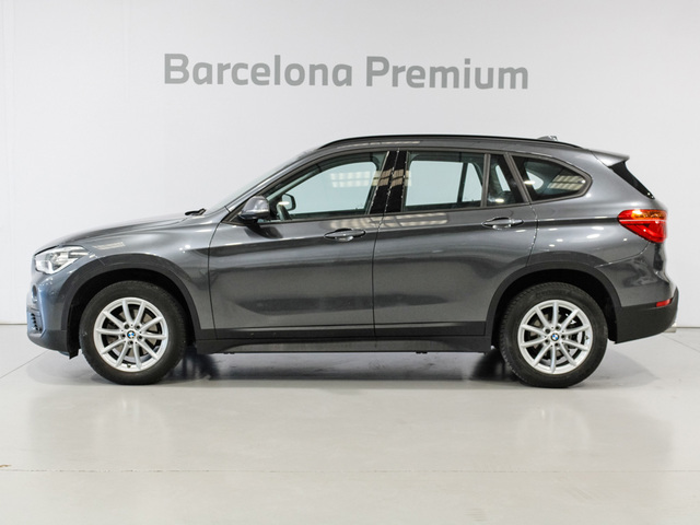 BMW X1 sDrive18i color Gris. Año 2019. 103KW(140CV). Gasolina. En concesionario Barcelona Premium -- GRAN VIA de Barcelona