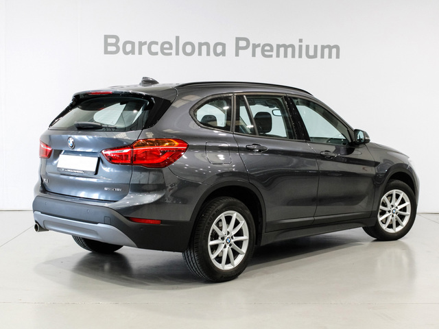 BMW X1 sDrive18i color Gris. Año 2019. 103KW(140CV). Gasolina. En concesionario Barcelona Premium -- GRAN VIA de Barcelona