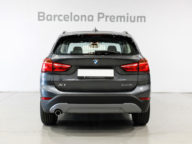 BMW X1 sDrive18i color Gris. Año 2019. 103KW(140CV). Gasolina. En concesionario Barcelona Premium -- GRAN VIA de Barcelona