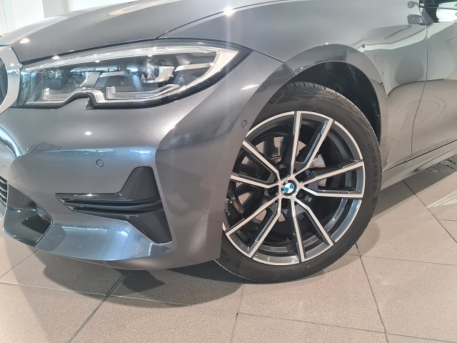 BMW Serie 3 320d Touring color Gris. Año 2021. 140KW(190CV). Diésel. En concesionario Movitransa Cars Huelva de Huelva