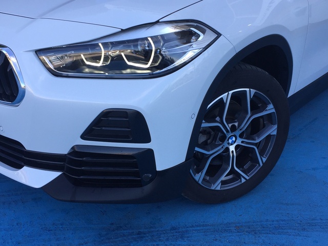 BMW X2 sDrive18d color Blanco. Año 2023. 110KW(150CV). Diésel. En concesionario Grünblau Motor (Bmw y Mini) de Cantabria