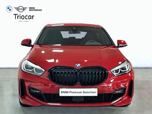 Fotos de BMW Serie 1 118d color Rojo. Año 2023. 110KW(150CV). Diésel. En concesionario Triocar Gijón (Bmw y Mini) de Asturias