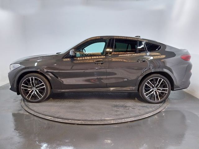 BMW X6 xDrive30d color Gris. Año 2023. 210KW(286CV). Diésel. En concesionario Proa Premium Palma de Baleares