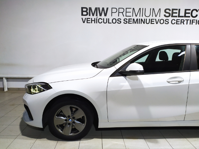 BMW Serie 1 116d color Blanco. Año 2020. 85KW(116CV). Diésel. En concesionario Hispamovil Elche de Alicante