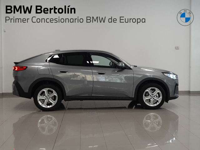 BMW X2 sDrive18d color Gris. Año 2024. 110KW(150CV). Diésel. En concesionario Automoviles Bertolin S.L. de Valencia