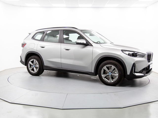 BMW X1 xDrive25e color Gris Plata. Año 2024. 180KW(245CV). Híbrido Electro/Gasolina. En concesionario Movil Begar Petrer de Alicante