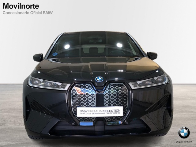 BMW iX xDrive40 color Negro. Año 2024. 240KW(326CV). Eléctrico. En concesionario Movilnorte El Plantio de Madrid