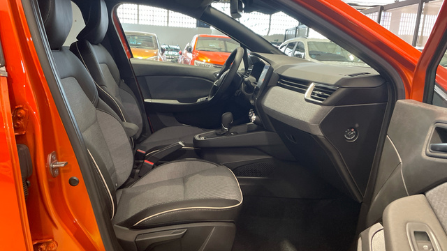 Renault Clio E-Tech 140 - 13