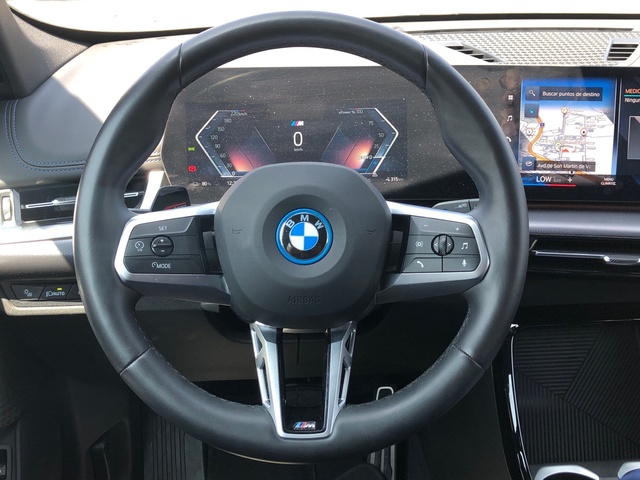 BMW iX1 xDrive30 color Blanco. Año 2024. 230KW(313CV). Eléctrico. En concesionario Momentum S.A. de Madrid