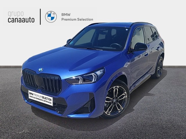 BMW X1 sDrive20i color Azul. Año 2023. 125KW(170CV). Gasolina. En concesionario CANAAUTO - TACO de Sta. C. Tenerife