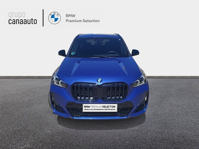 BMW X1 sDrive20i color Azul. Año 2023. 125KW(170CV). Gasolina. En concesionario CANAAUTO - TACO de Sta. C. Tenerife