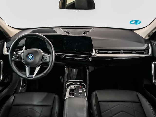 BMW X1 xDrive25e color Blanco. Año 2024. 180KW(245CV). Híbrido Electro/Gasolina. En concesionario Oliva Motor Tarragona de Tarragona