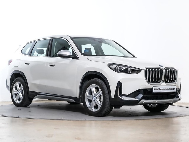 BMW X1 xDrive25e color Blanco. Año 2024. 180KW(245CV). Híbrido Electro/Gasolina. En concesionario Oliva Motor Tarragona de Tarragona