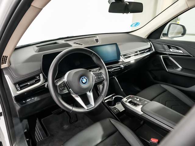 BMW X1 xDrive25e color Blanco. Año 2024. 180KW(245CV). Híbrido Electro/Gasolina. En concesionario Oliva Motor Tarragona de Tarragona