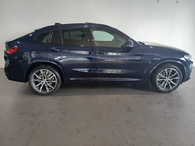 BMW X4 xDrive20d color Azul. Año 2024. 140KW(190CV). Diésel. En concesionario Adler Motor S.L. TOLEDO de Toledo