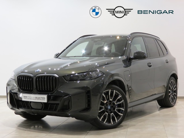 BMW X5 xDrive50e color Marrón. Año 2024. 360KW(489CV). Híbrido Electro/Gasolina. En concesionario SAN JUAN Automoviles Fersan S.A. de Alicante