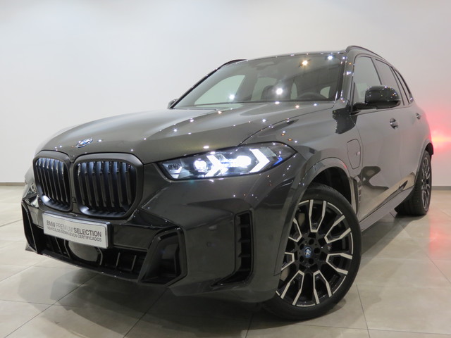 BMW X5 xDrive50e color Marrón. Año 2024. 360KW(489CV). Híbrido Electro/Gasolina. En concesionario SAN JUAN Automoviles Fersan S.A. de Alicante