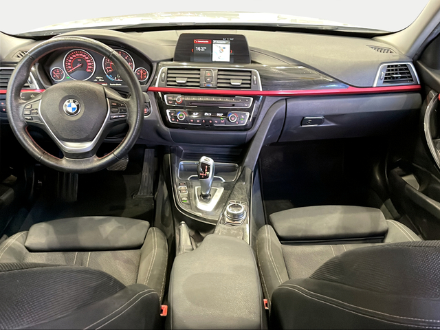 BMW Serie 3 318d color Gris Plata. Año 2018. 110KW(150CV). Diésel. En concesionario Carteya Motor | Campo de Gibraltar de Cádiz