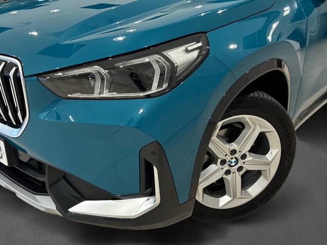 BMW X1 sDrive18d color Azul. Año 2024. 110KW(150CV). Diésel. En concesionario BMW Marcos Automoción de Valencia