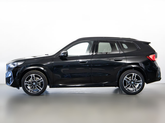 BMW X1 sDrive20i color Negro. Año 2024. 125KW(170CV). Gasolina. En concesionario Fuenteolid de Valladolid