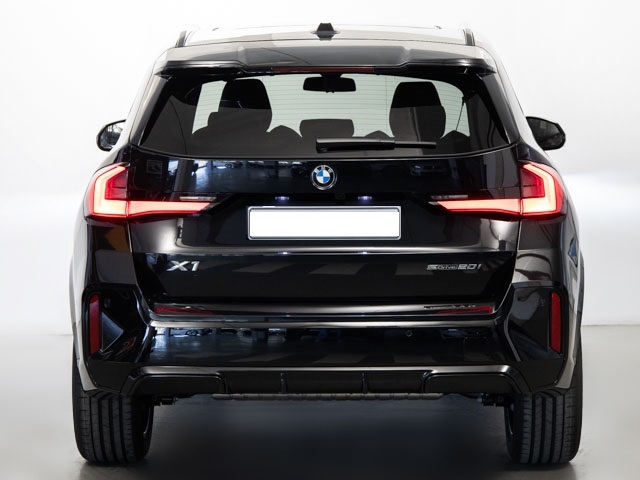 BMW X1 sDrive20i color Negro. Año 2024. 125KW(170CV). Gasolina. En concesionario Fuenteolid de Valladolid