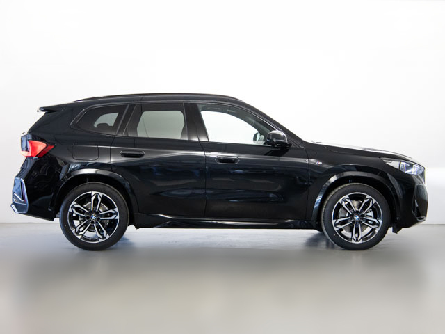 BMW X1 sDrive20i color Negro. Año 2024. 125KW(170CV). Gasolina. En concesionario Fuenteolid de Valladolid