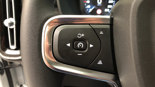 Volvo XC40 T2 Momentum Pro Auto 95 kW (129 CV) - 25 Volvo XC40 T2 Ocasión 95 KW (129CV) - 25