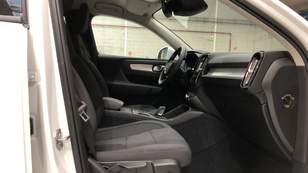 Volvo XC40 T2 Momentum Pro Auto 95 kW (129 CV) - 34 Volvo XC40 T2 Ocasión 95 KW (129CV) - 34