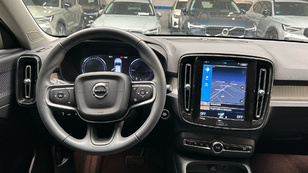 Volvo XC40 T4 Twin Recharge R-Design Expression Auto 155 kW (211 CV) - 11 Volvo XC40 T4 Ocasión 155 KW (211CV) - 11