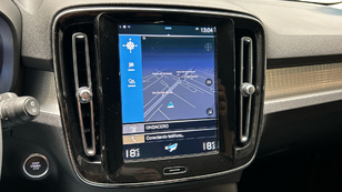 Volvo XC40 T4 Twin Recharge R-Design Expression Auto 155 kW (211 CV) - 13 Volvo XC40 T4 Ocasión 155 KW (211CV) - 13