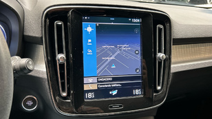 Volvo XC40 T4 Twin Recharge R-Design Expression Auto 155 kW (211 CV) - 17 Volvo XC40 T4 Ocasión 155 KW (211CV) - 17