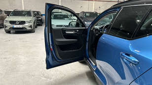 Volvo XC40 T4 Twin Recharge R-Design Expression Auto 155 kW (211 CV) - 40 Volvo XC40 T4 Ocasión 155 KW (211CV) - 40