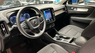 Volvo XC40 T4 Twin Recharge R-Design Expression Auto 155 kW (211 CV) - 43 Volvo XC40 T4 Ocasión 155 KW (211CV) - 43