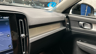 Volvo XC40 T4 Twin Recharge R-Design Expression Auto 155 kW (211 CV) - 44 Volvo XC40 T4 Ocasión 155 KW (211CV) - 44