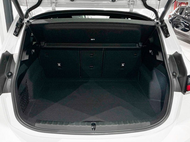 BMW Serie 2 218d Active Tourer color Blanco. Año 2024. 110KW(150CV). Diésel. En concesionario BMW Marcos Automoción de Valencia